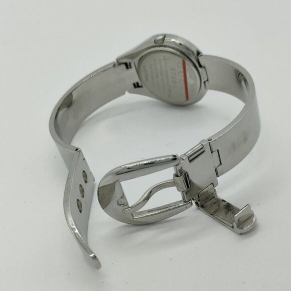 Gucci Watch 6700L Black X Silver Bangle Watch - Picture 5 of 9